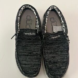 Youth size 6 Hey Dudes